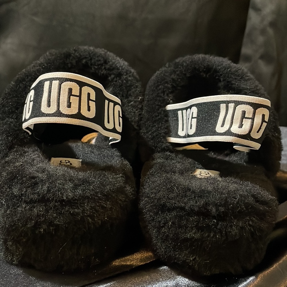 Ugg - Picture 2 of 5